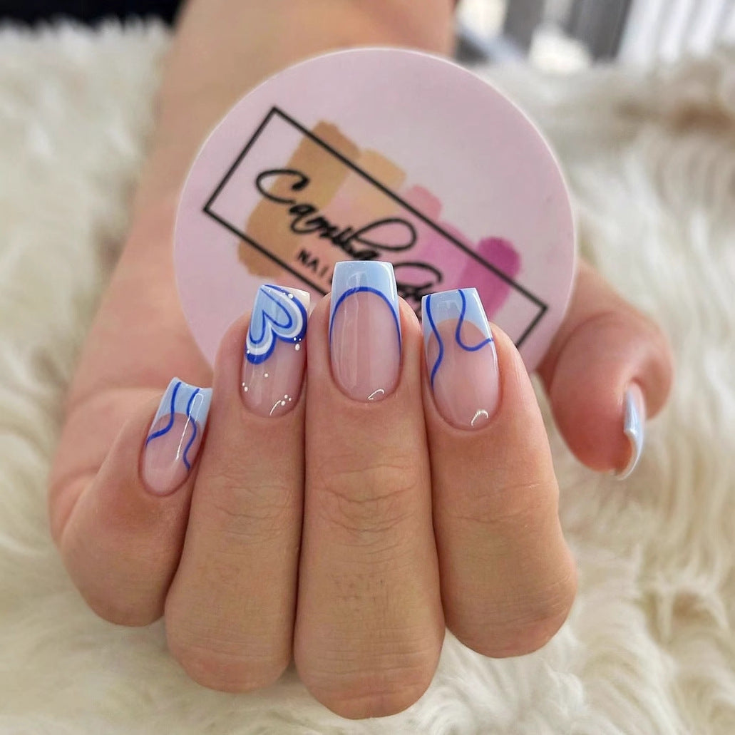 Kunstnagelset mit eleganten Designs und fröhlichen Linien Brehn
