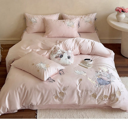 Launische bestickte Baumwollsatin-Bettbezug-Sets mit plüschigem Akzentkissen