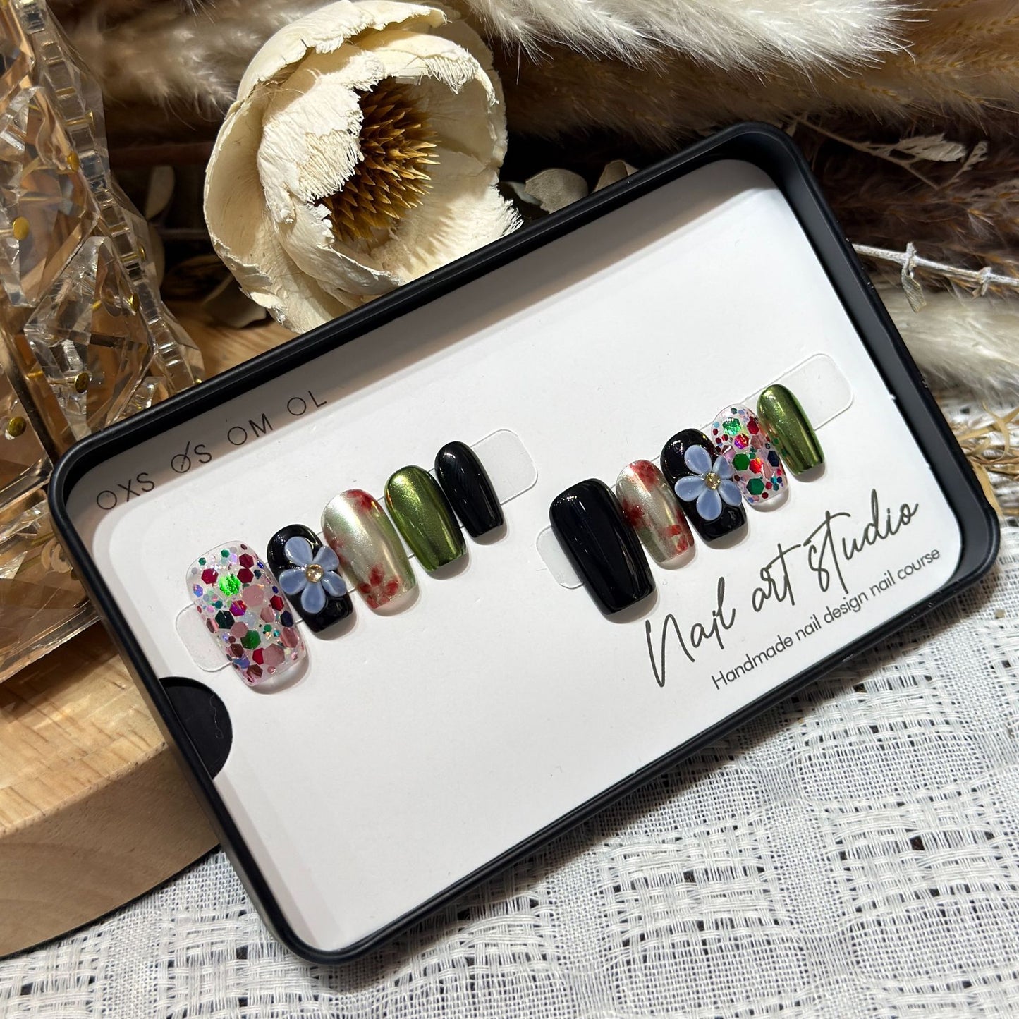 Künstlerisches, floral inspiriertes Press-On-Nagel-Set Brehn