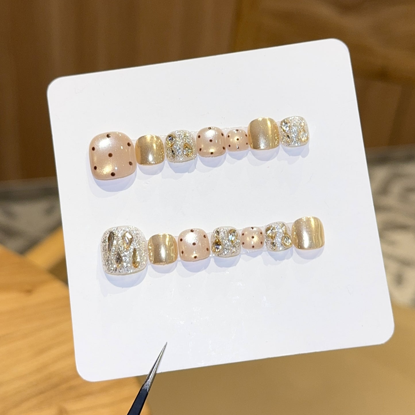 Glitzernde Nagelspitzen Brehn