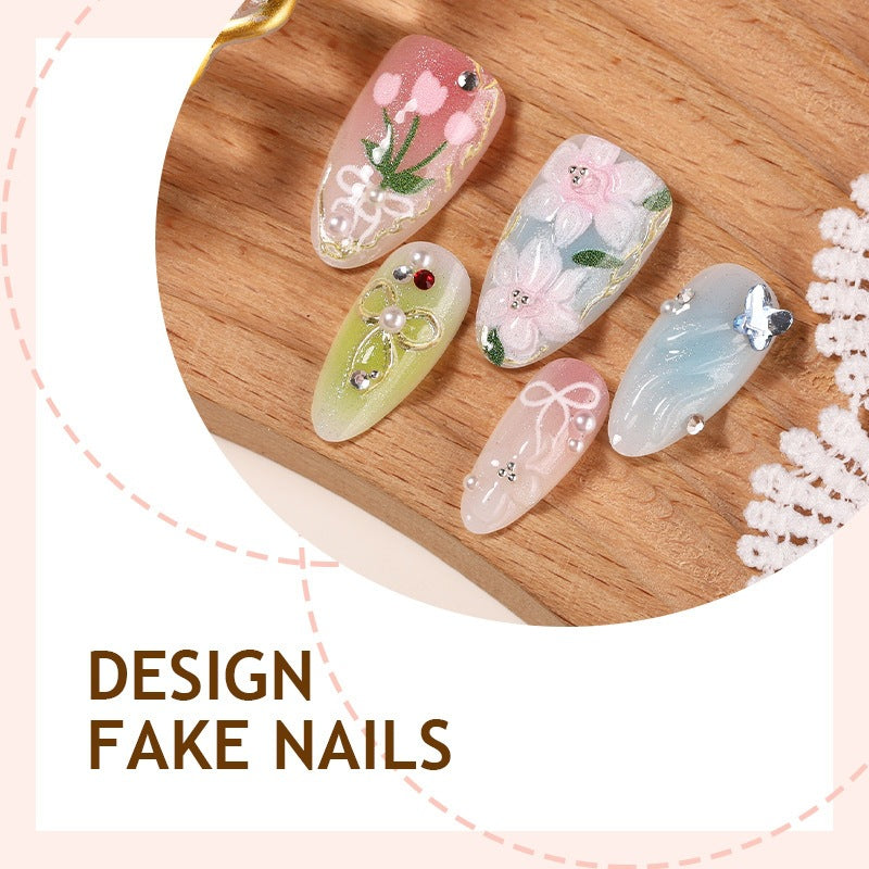 Kunstnagelset mit floralen Motiven und Glitzerakzenten Brehn