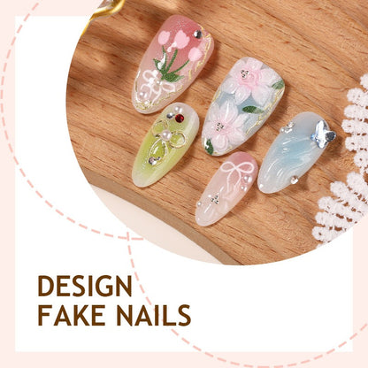 Kunstnagelset mit floralen Motiven und Glitzerakzenten Brehn