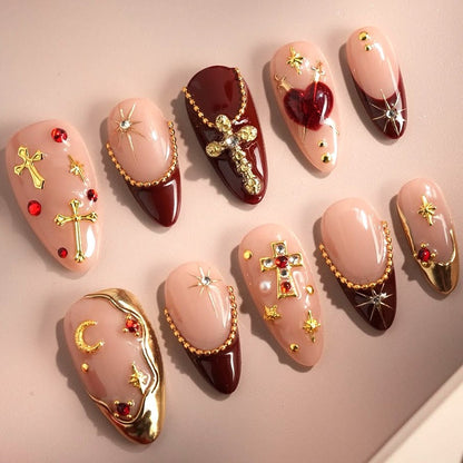 Kunstnagelset mit glamourösen Design und luxuriösen Akzenten Brehn