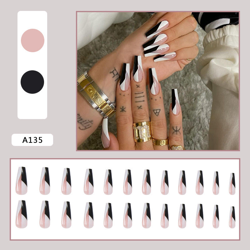 Kunstnagelset mit modernen geometrischen Designs Brehn