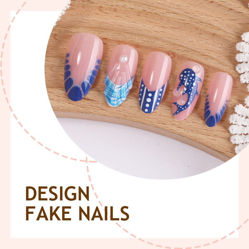 Kunstnagelset mit eleganten Designs und glamourösen Akzenten Brehn