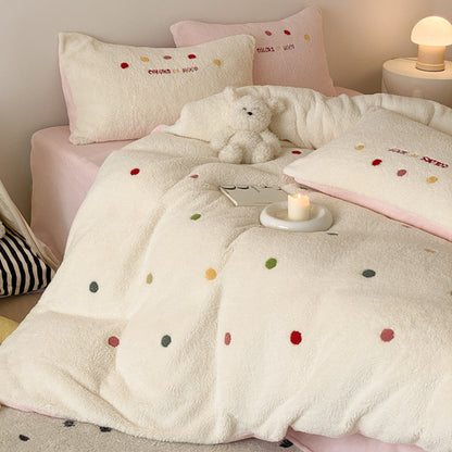 Kuschelige Teddyfleece-Bettgarnitur mit bunten Pünktchen und extra-weicher Oberfläche