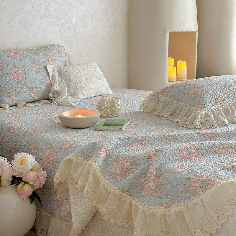Vintage-inspirierte Baumwoll-Matelassierte Bettdecke mit Ösen-Spitzen-Rüsche und passendem Kissenbezug