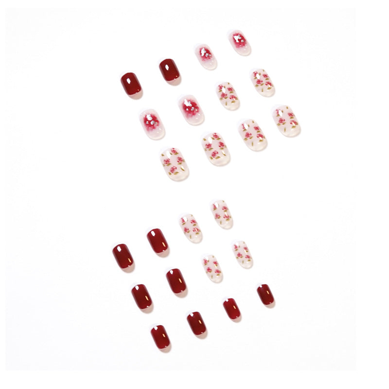 Kunstvolle Nagelkunst mit elegantem Blumendesign Brehn