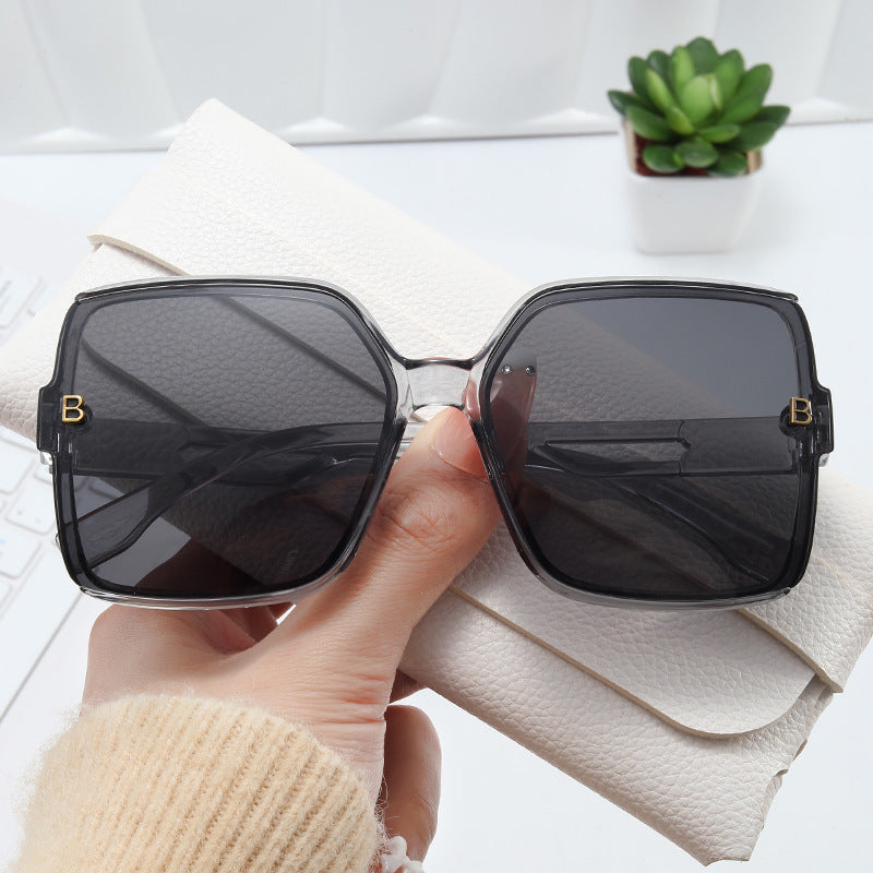 Damen modische oversized Sonnenbrille mit extravaganten Akzenten Brehn