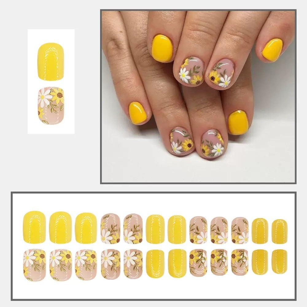 Kreatives Nageldesign-Set mit floralen Akzenten Brehn