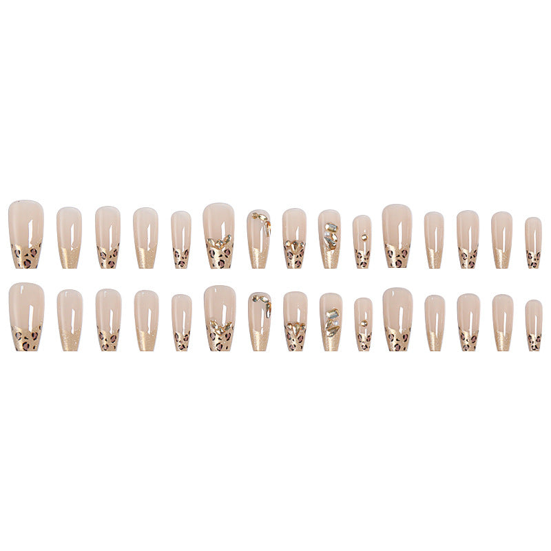 Kunstnagelset mit glamourösen 3D-Verzierungen Brehn