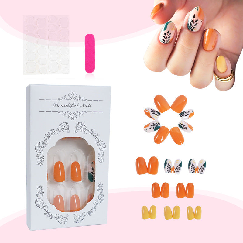 Kunstnagelset mit floralen Mustern und eleganten Glitzerakzenten Brehn