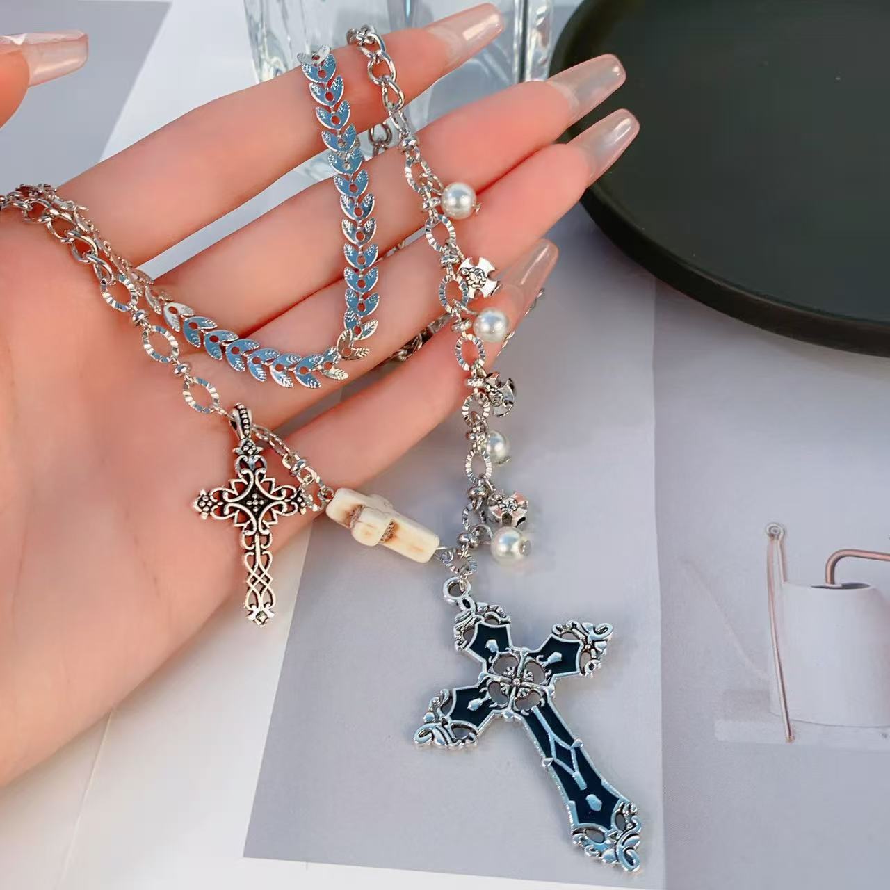 Schicht-Cross-Anhänger-Kette Brehn