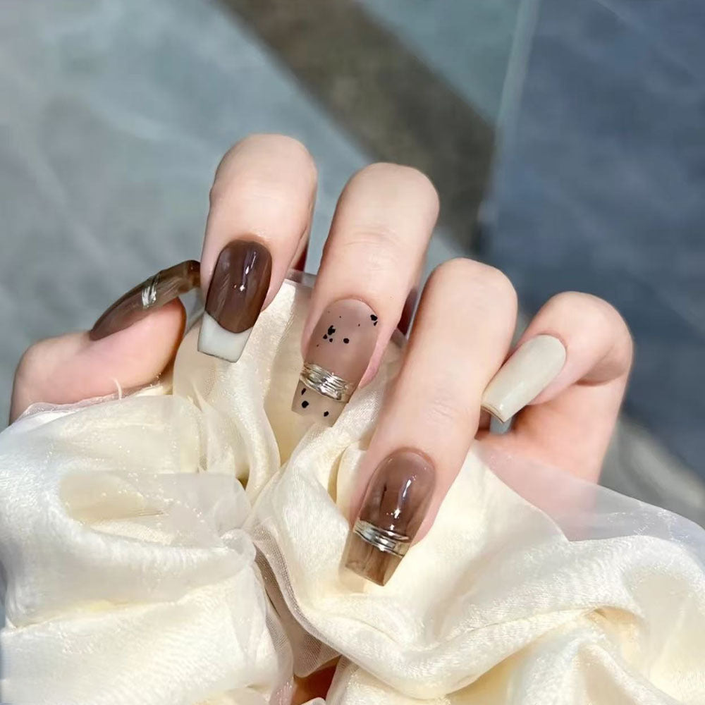 Trendige Kunstnägel mit Eleganten Metallic- und Farbverlaufseffekten Brehn