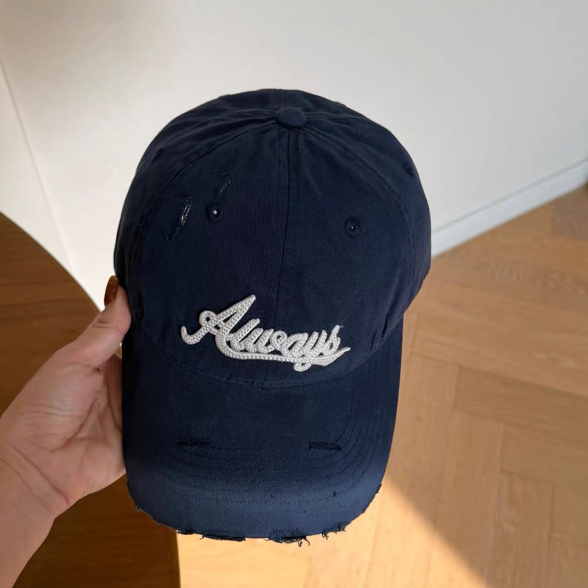 Verstörte lässige verstellbare Denim-Mütze