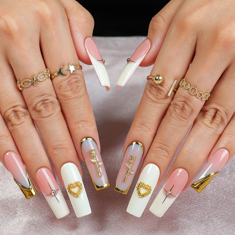 Kunstnagelset mit glamourösen Verzierungen Brehn