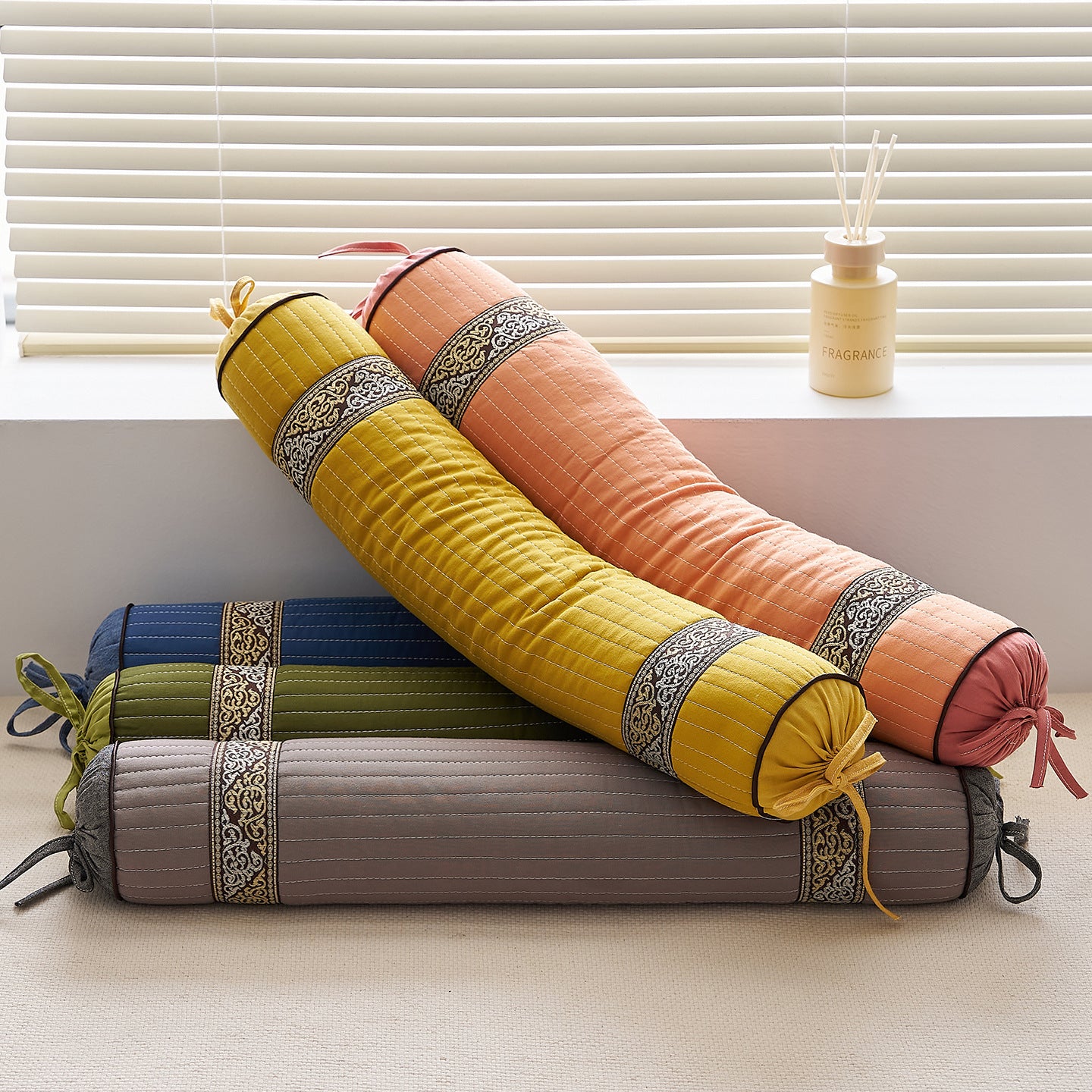 Meditationsrolle mit Dekorativem Design Brehn