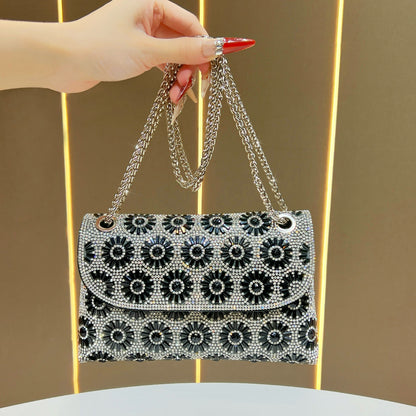 Dekorative blumenverzierte Abendhandtasche
