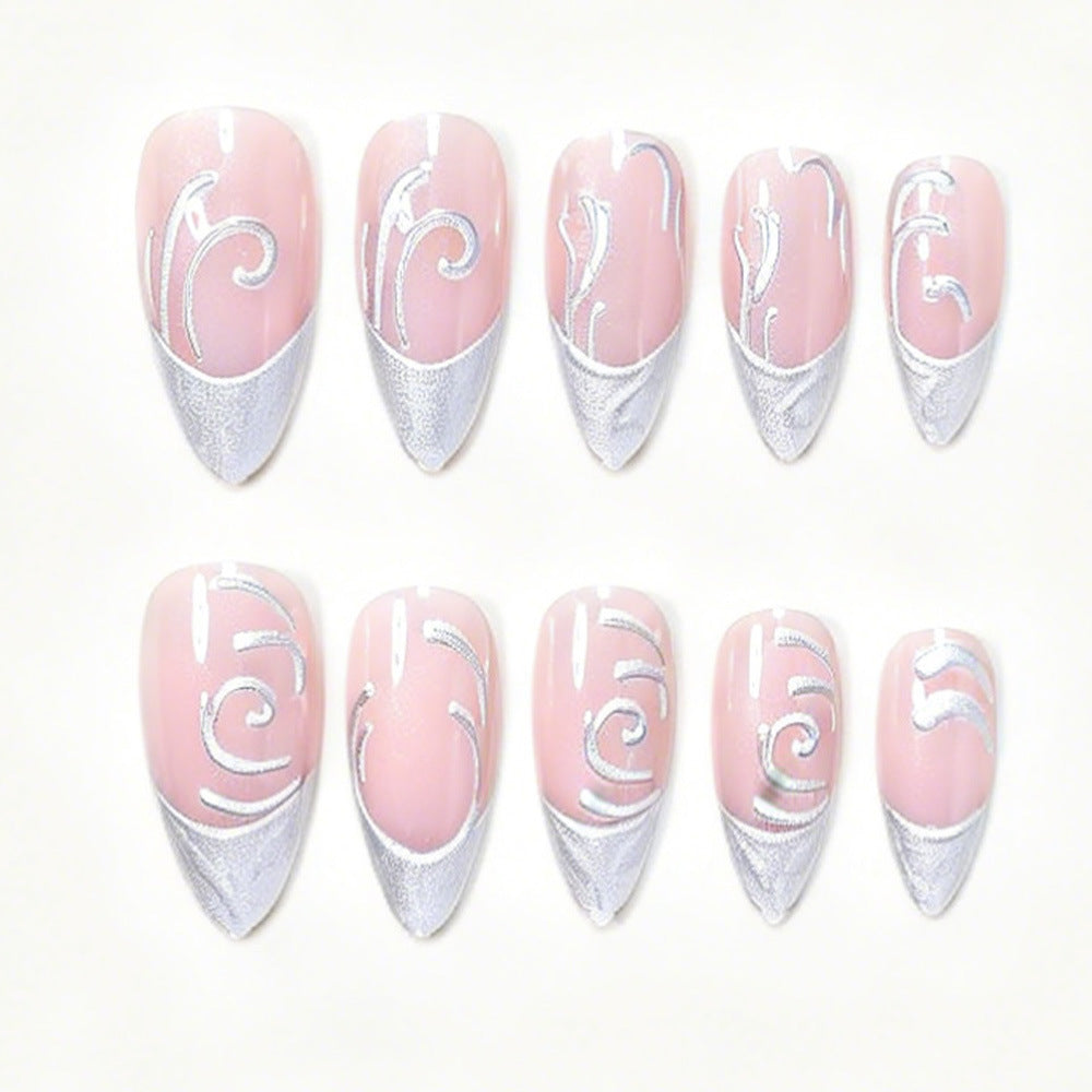 Aufwändig skulptierte Press-On Nail Art Brehn