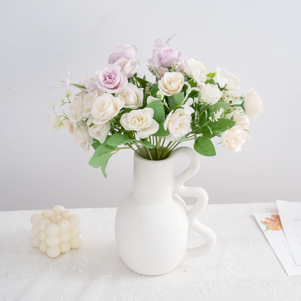 Realistischer Kunstblumenstrauß
