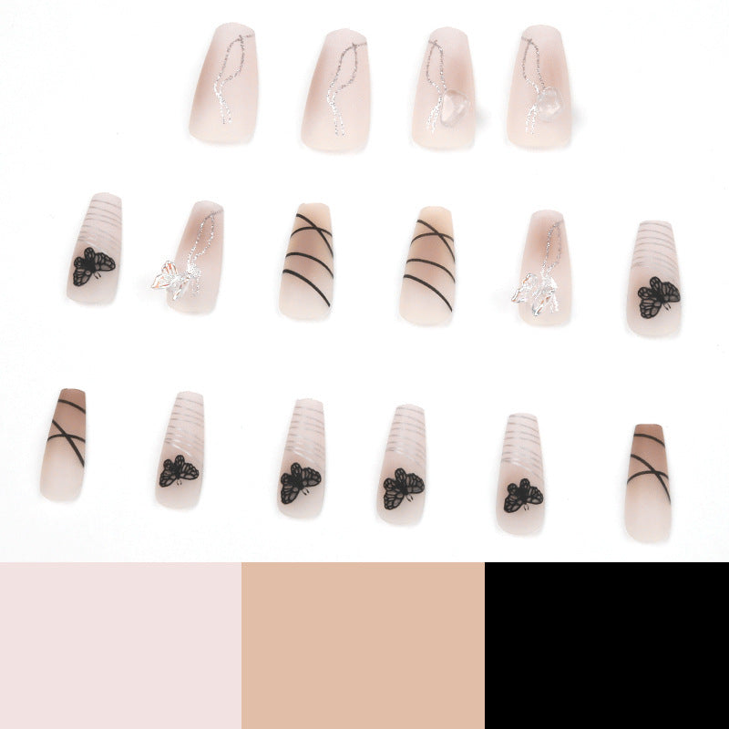 Kunstvolle Nagelverlängerungen mit modernen Grafiken Brehn