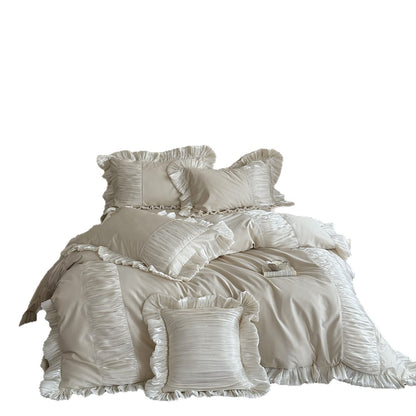 Elegantes Satin-Bettwäsche-Set mit plissierten Einsätzen, Volantkanten und Zierkissen Brehn