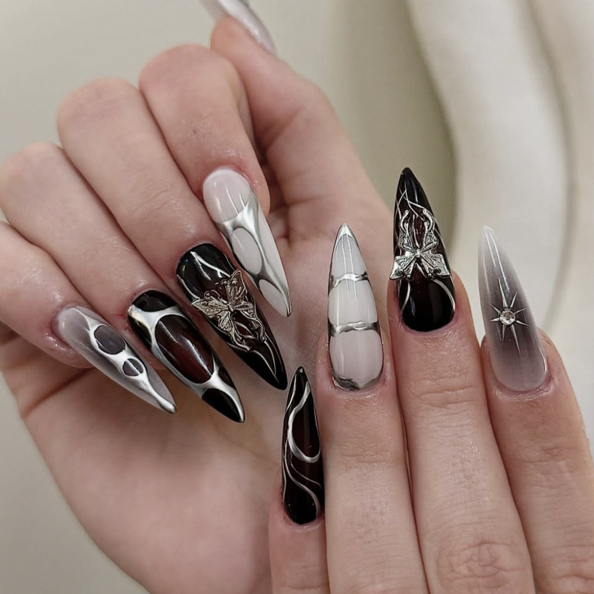 Gothic-Themen Stiletto Nagelkunst Erweiterungen Brehn