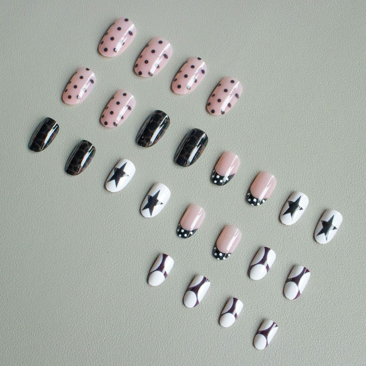 Künstlerisches Nail Art Set mit geometrischen Mustern