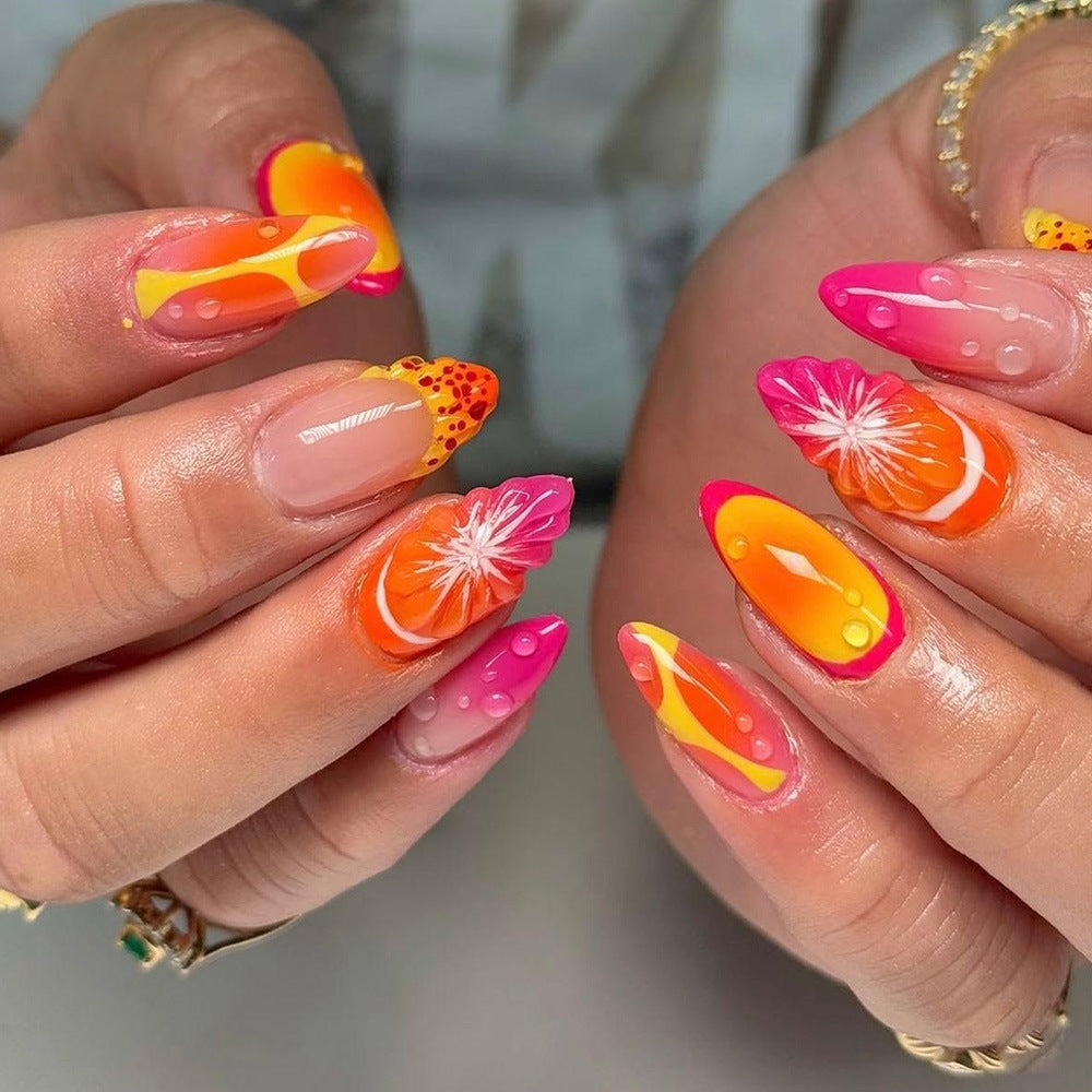Kunstvoller Nagelspitzen Set mit Blattakzenten Brehn