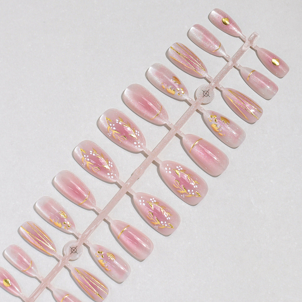 Vielseitiges Press-On Nagelkunst Set Brehn