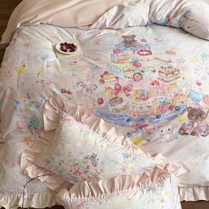Romantische Bettwäschegarnitur mit Volantkissen, Baumwollsatin und Aquarell-Torten‑ & Tiermotiv