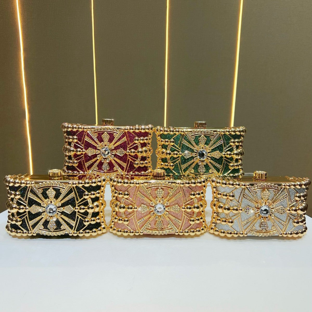Glänzende dekorative Abend-Clutch