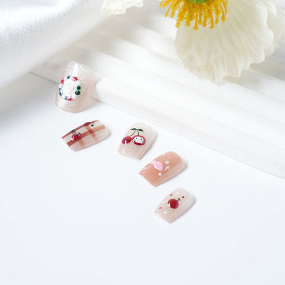 Künstlerisches Press-On-Nagelset mit fantasievollen Designs Brehn