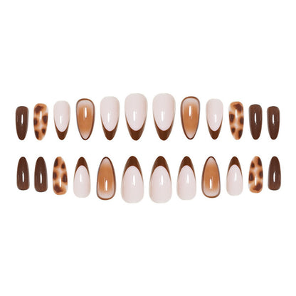 Künstlerisches Stiletto Press-On Nagelset mit modernem Design Brehn