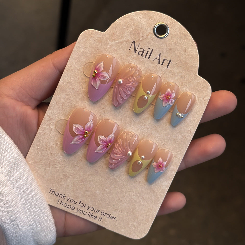 Elegantes floral inspiriertes Press-On-Nagelset Brehn