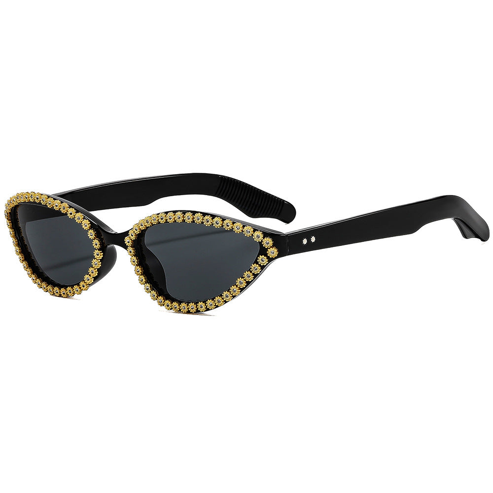 Damen Glamouröse Cat-Eye-Sonnenbrille mit funkelnden Blumenakzenten Brehn