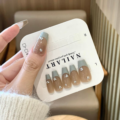 Luxus Druck-Nagel-Set mit elegantem französischem Spitzen Design Brehn