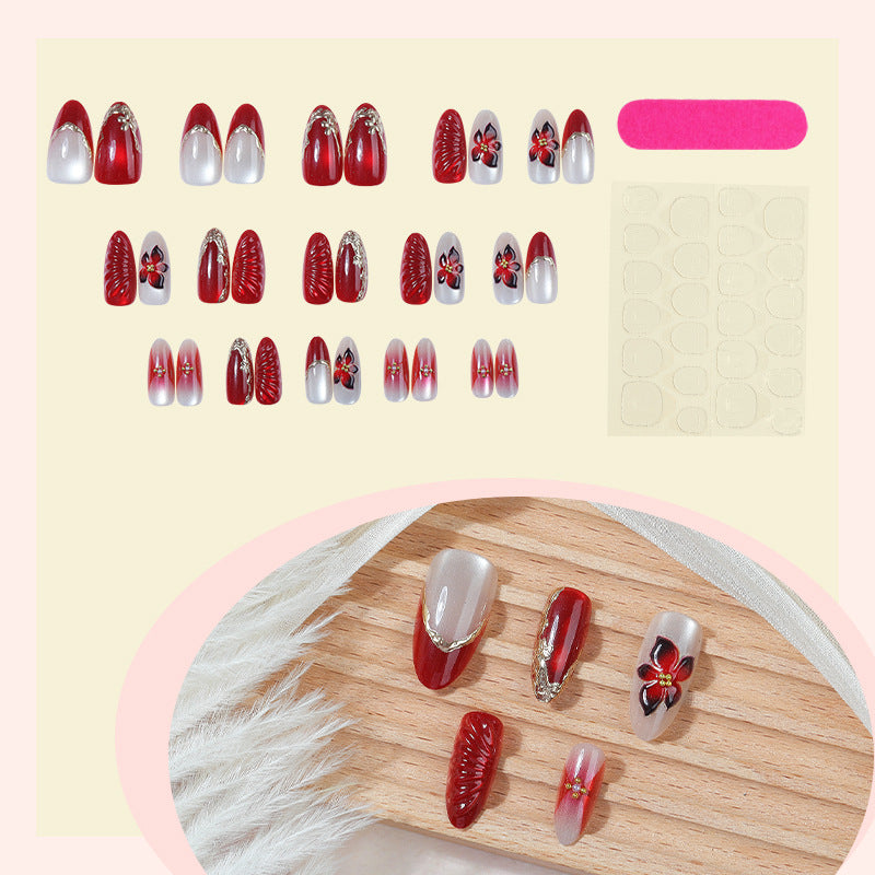 Dekoratives Press-On Nagelkunstset mit floralen und glänzenden Akzenten Brehn