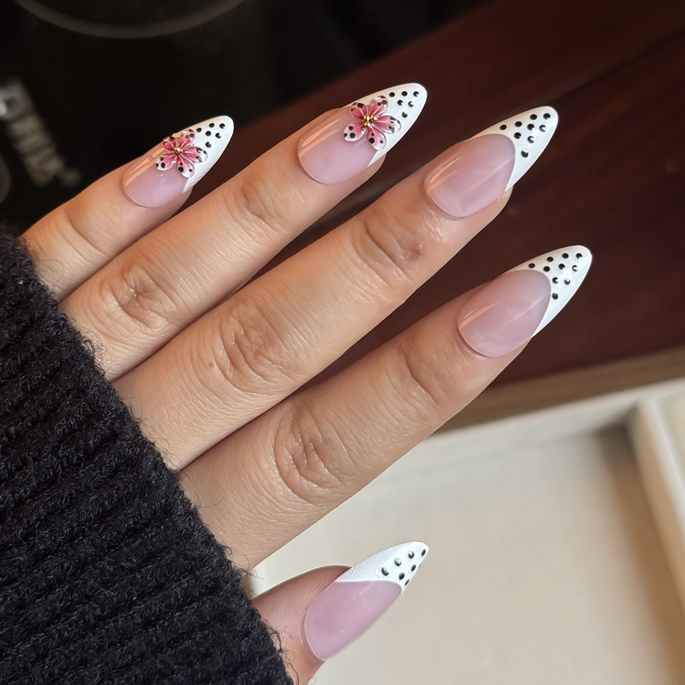 Dekorativer Floral-Akzent Press-On Nagelset Brehn