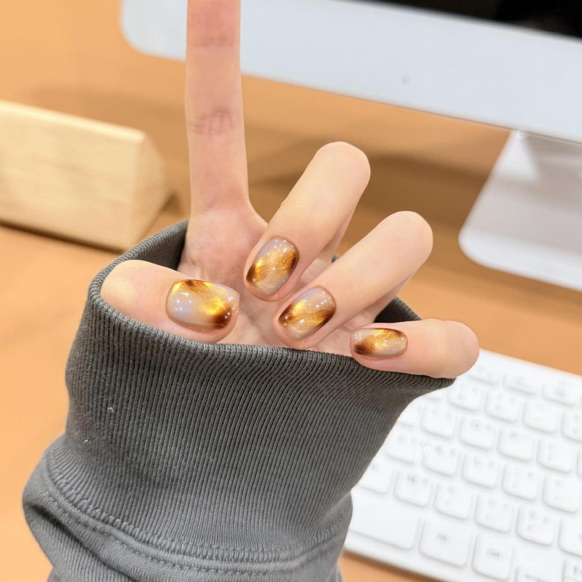 Kunstnägel mit Edlem Metallic-Design Brehn