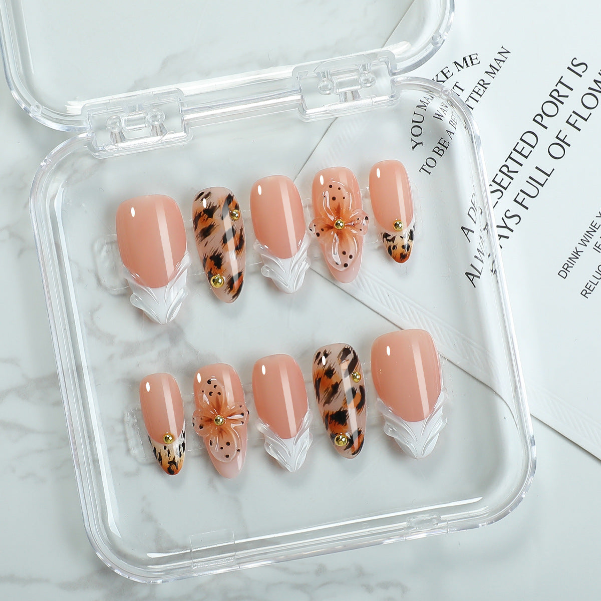 Kunstnagelset mit floralen und Leopardenmotiven Brehn