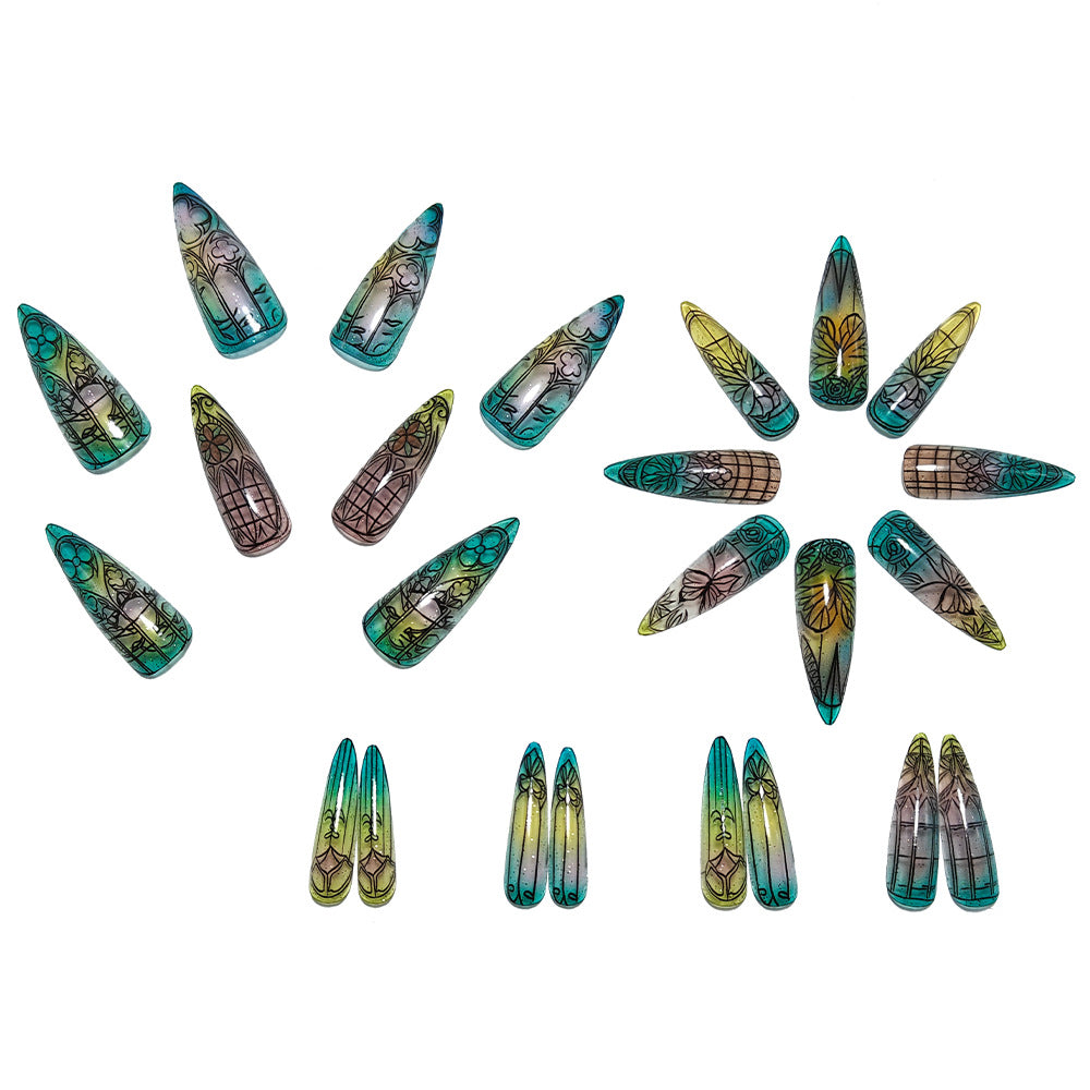 Kunstnägel Im Eleganten Stiletto-Design mit Kunstvollen Motiven Brehn
