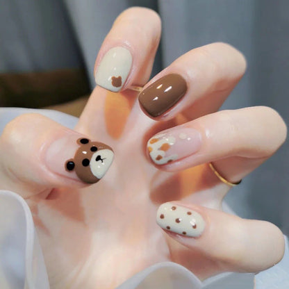 Süßes bärenmotiviertes Nageldesign