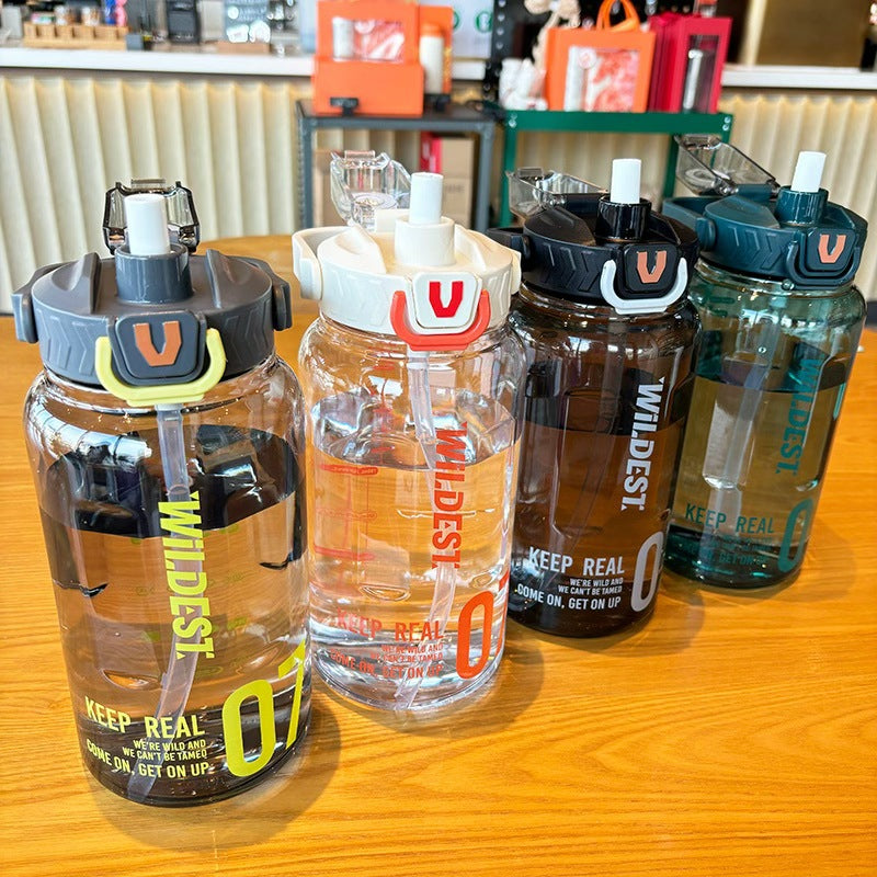Damen große Wasserflasche mit integriertem Strohhalm und Tragegriff Brehn