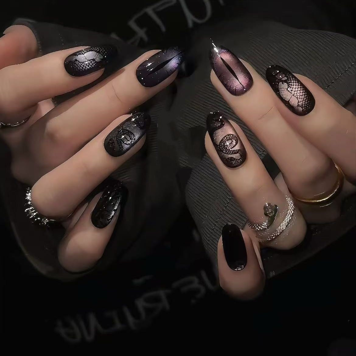 Künstlerisches von der Gotik inspiriertes langes Press-On-Nagel-Set Brehn