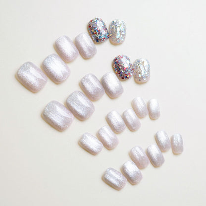 Glitzerndes Press-On Nagelset mit künstlerischem Foliendesign Brehn