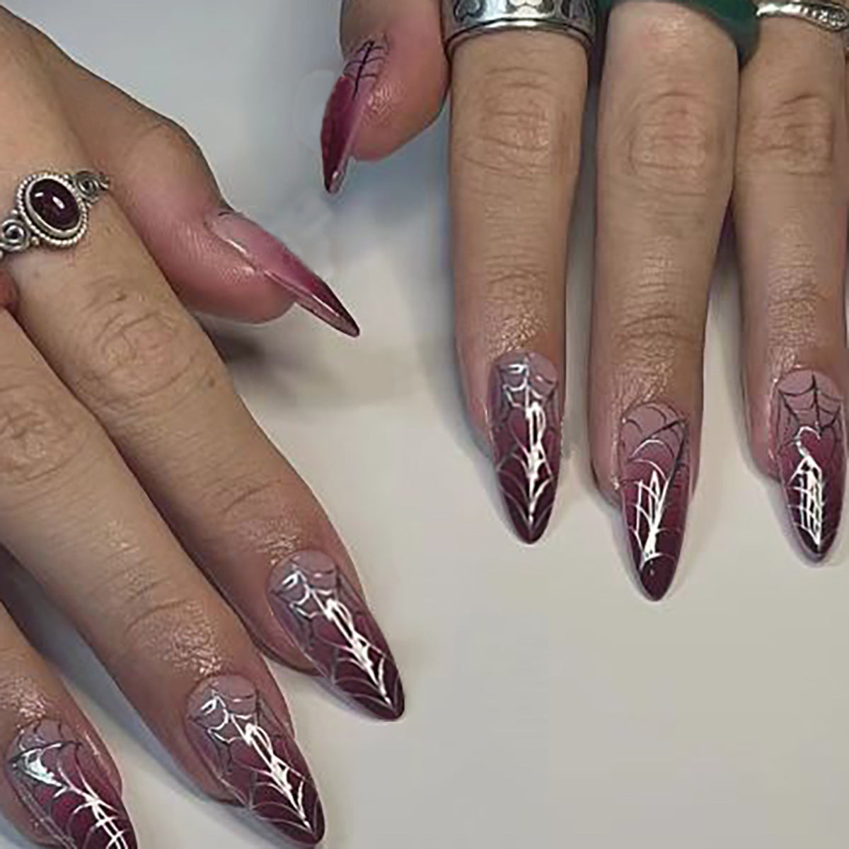 Stiletto Press-On Nägel mit Spinnennetzdesign Brehn