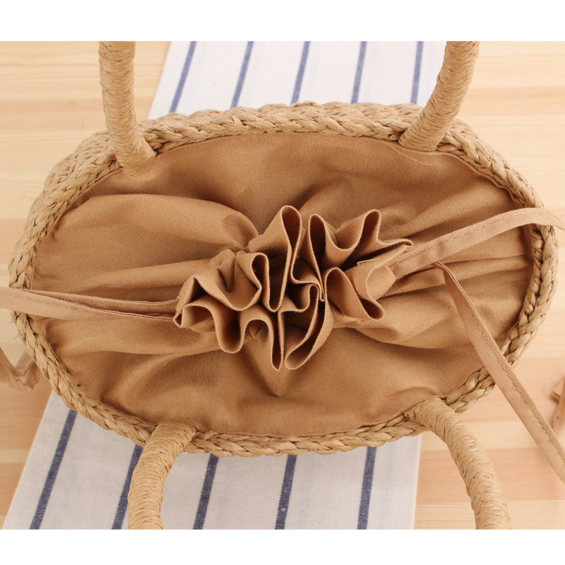 Handtasche Aus Geflochtenem Naturmaterial mit Modernen Details Brehn