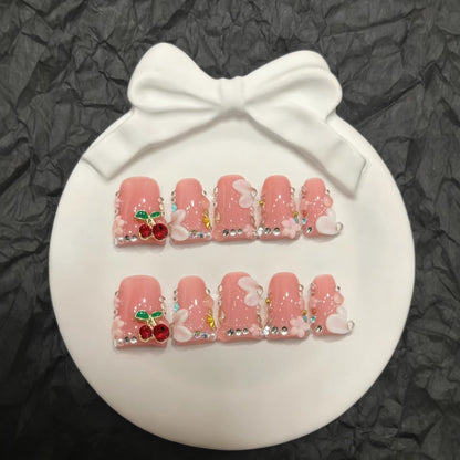 Dekorative Press-On Nail Art Set mit floralen und Kirschakzenten
