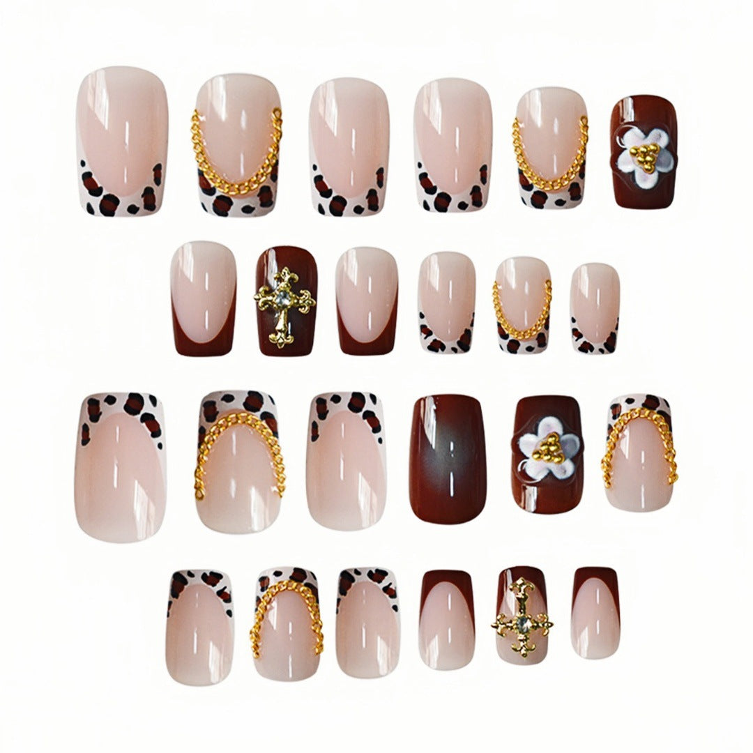 Blumenverzierte Nagelkunstverlängerungen Brehn
